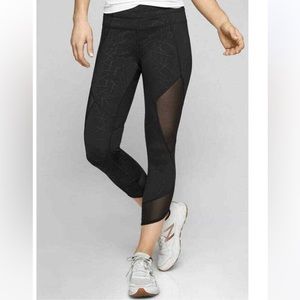 Athleta | Aura Sonar Black Mesh Angled Capri Running Tight | Small